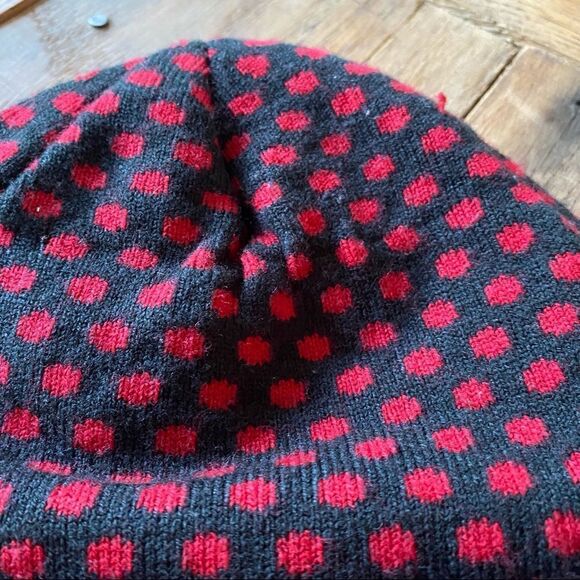 Disney Mickey Beanie    - Picture 6 of 6